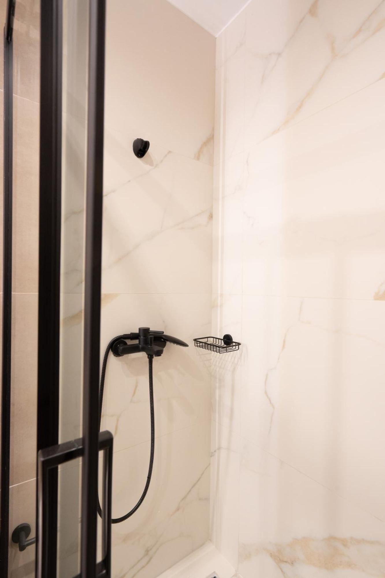 Luxury 4 Bedrooms Apartment Near Flisvos Marina Pireus Eksteriør bilde