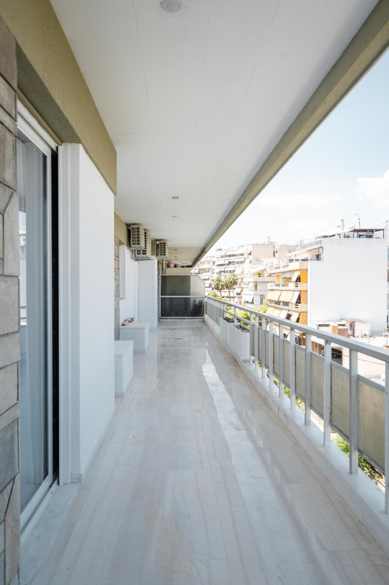Luxury 4 Bedrooms Apartment Near Flisvos Marina Pireus Eksteriør bilde